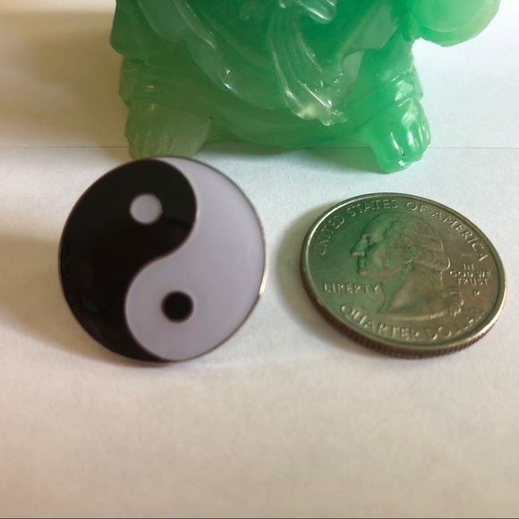 THE YIN AND THE YANG PEACEFUL Enamel Pin - Picture 5 of 5